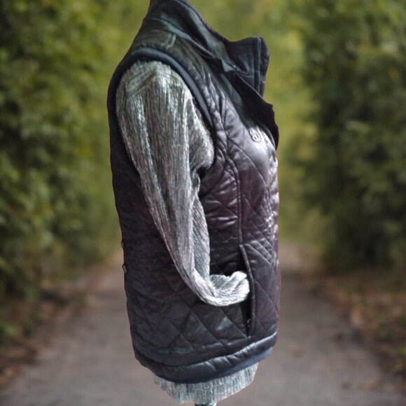 HARLEY DAVIDSON (MED) Quilted Black Satin Vest with Removeable Fur Lined Hood - Picture 9 of 13